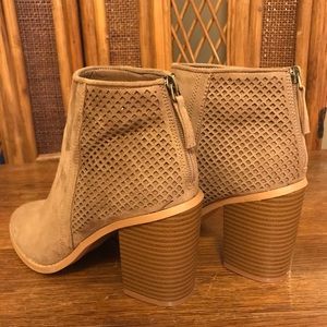 YOKI Tan Faux Suede Ankle Boots Women’s 10